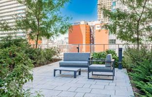 6-bedroom apartment in Blue Jays Way for C$1,273,000