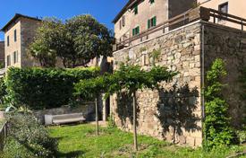 Historic four-storey townhouse with a garden, Castiglione d’Orcia, Italy for 550,000 €