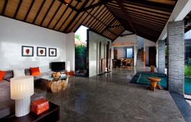 Beautiful villa with a swimming pool near the beach, Seminyak, Indonesia for 2,400 € per week