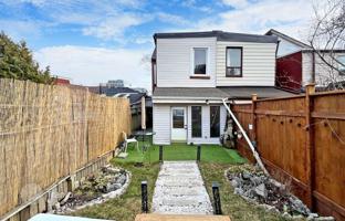 9-bedroom townhouse in Old Toronto for C$1,553,000