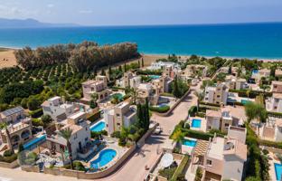 Premium investment opportunity comprising of three fully renovated luxury villas for 2,325,000 €