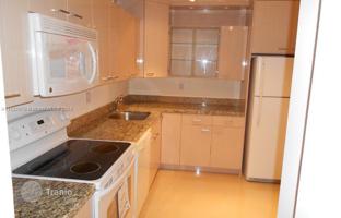 2-bedroom apartments in condo 102 m² in Hallandale Beach for $389,000