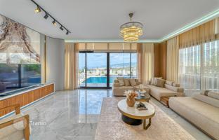 4-bedroom villa 550 m² in Kargicak for 80,516,000 TRY
