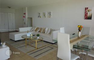 2-bedroom apartments in condo 102 m² in Hallandale Beach for $269,000