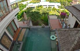Large villa with outdoor swimming pool, jacuzzi separared, garden and with great views of the azure sea for $1,282,000