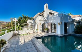 Elegant villa with a pool and panoramic views in Nueva Andalucia, Marbella, Spain for 1,675,000 €