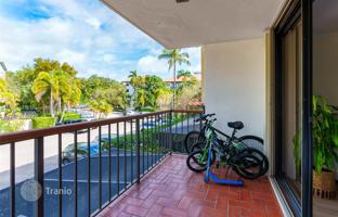 2-bedroom apartments in condo 135 m² in Key Biscayne for $830,000