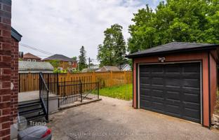 7-bedroom house in East York for C$2,336,000