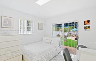 2-bedroom house 166 m² in Miami Beach for $990,000