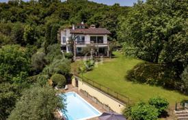 Two-storey villa with a swimming pool, a park and magnificent view of Lake Garda in Gardone Riviera, Italy for 2,450,000 €