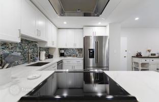 2-bedroom apartments in condo 115 m² in Hallandale Beach for $735,000
