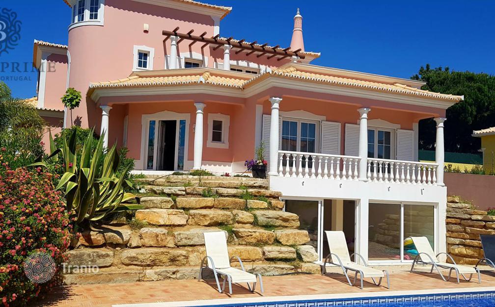 Villa for sale in Portimao, Portugal — listing 1857270