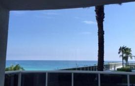 Spacious corner apartment with a huge veranda overlooking the bay, Sunny Isles Beach, USA for $1,400,000