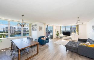 2-bedroom apartments in condo 121 m² in Aventura for $390,000