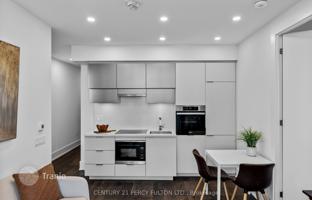 5-bedroom apartment in Roehampton Avenue for C$1,077,000