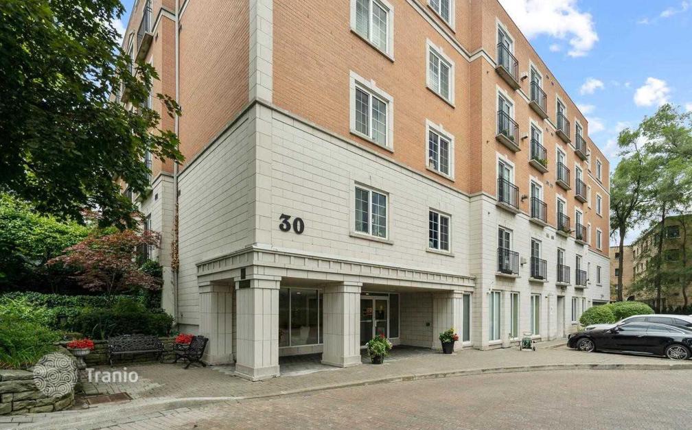 Apartment for sale in Etobicoke, Canada — listing 1909315