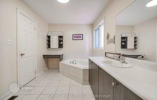8-bedroom house in North York for C$1,574,000