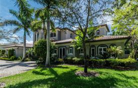 Spacious villa with a backyard, a swimming pool, a summer kitchen, a seating area and three garages, Pinecrest, USA for $3,369,000