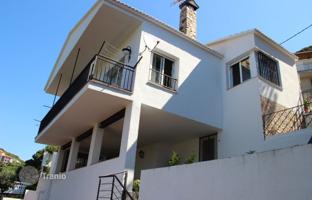 Sunny villa with terraces and picturesque views in a residence with a swimming pool, near the beach, Lloret de Mar, Spain for 429,000 €