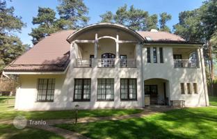 7-room house 450 m² in Melluzi for 850,000 €
