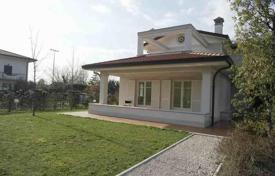 Three-storey villa with garden and swimming pool, 1 km from the sea, Forte dei Marmi, Tuscany, Italy for 2,700,000 € Three-storey villa with garden and swimming pool, 1 km from the sea, Forte dei Marmi, Tuscany, Italy for 2,700,000 €