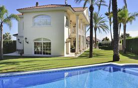 4-bedroom villa 200 m² in Barcelona for 4,600 € per week