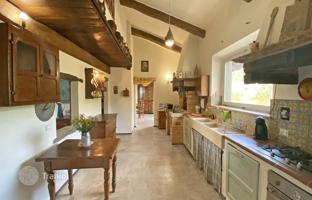 4-bedroom cottage in Cortona for 1,400,000 €