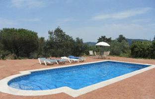 Sunny villa with a garden and a swimming pool in a prestigious residence with sports grounds, near the beach, Lloret de Mar, Spain for 325,000 €