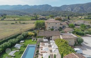 14-bedroom villa in Oppède for 3,180,000 €