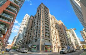 Apartment – Simcoe Street, Old Toronto, Toronto,  Ontario,   Canada for C$690,000