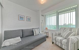 5-bedroom apartment in Bathurst Street for C$890,000