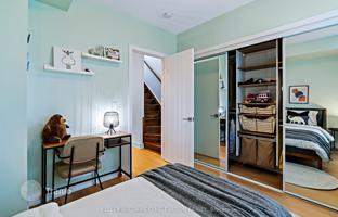 7-bedroom townhouse in Perth Avenue for C$1,933,000