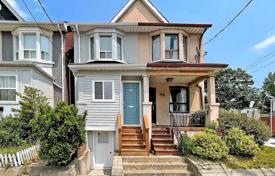 Terraced house – Pape Avenue, Toronto, Ontario,  Canada for C$1,021,000