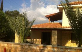 Cozy villa with a private garden, a swimming pool, a terrace and a parking, Mosfiloti, Cyprus for 355,000 €