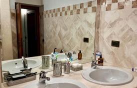 Florence (Florence) — Tuscany — Apartment for sale for 1,650,000 €