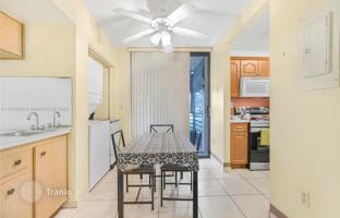 2-bedroom apartments in condo 110 m² in Pembroke Pines for $259,000