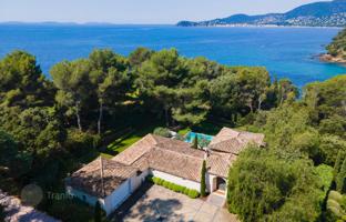 Exquisite turnkey villa with a pool, a garden and sea views in La Croix-Valmer, Côte d'Azur, France for 6,400,000 €