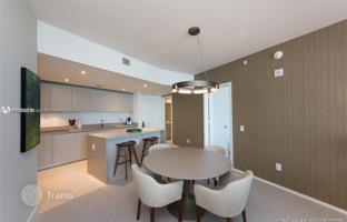 2-bedroom apartments in condo 110 m² in South Ocean Drive for $915,000