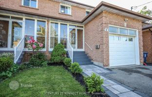 8-bedroom townhouse in Etobicoke for C$1,686,000