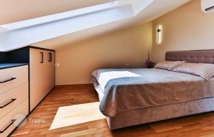 5-bedroom villa 220 m² in Reževići for 630,000 €