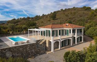4-bedroom villa 296 m² in Liguria for 950,000 €