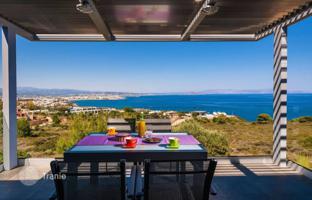 5-bedroom villa 250 m² in Akrotiri for 750,000 €