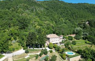 Villa 1,570 m² in Cortona for 1,790,000 €