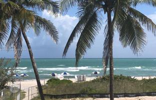 2-bedroom apartments in condo 96 m² in Collins Avenue for $615,000