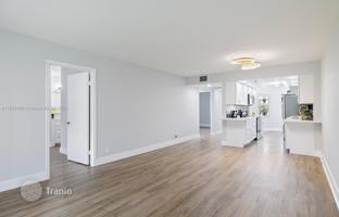 2-bedroom apartments in condo 102 m² in Pembroke Pines for $330,000