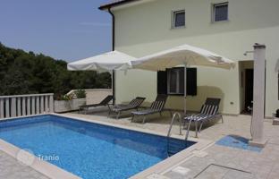 5-bedroom house 230 m² in Splitska for 970,000 €