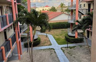 2-bedroom apartments in condo 75 m² in Hialeah for $260,000