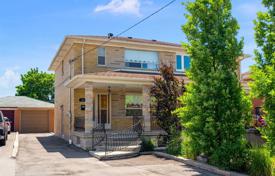 Terraced house – North York, Toronto, Ontario,  Canada for C$1,033,000