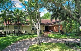 Spacious villa with a backyard, a pool, a patio and a garage, Miami, USA for $1,099,000