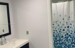 2-bedroom apartments in condo 101 m² in Miami Beach for $375,000